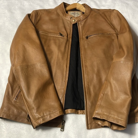 Wilson GENUINE vintage leather coat
inside pockets - Picture 2 of 11